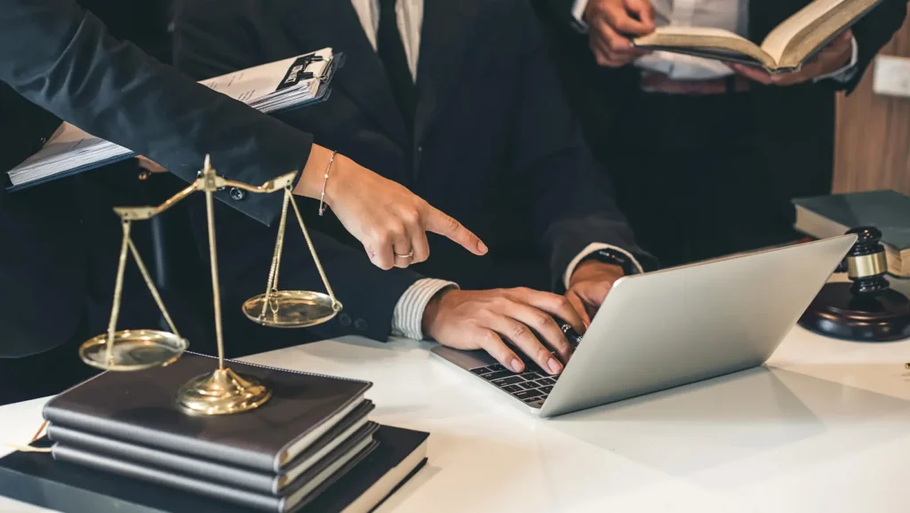 What Should You Expect from an Employment Lawyer?