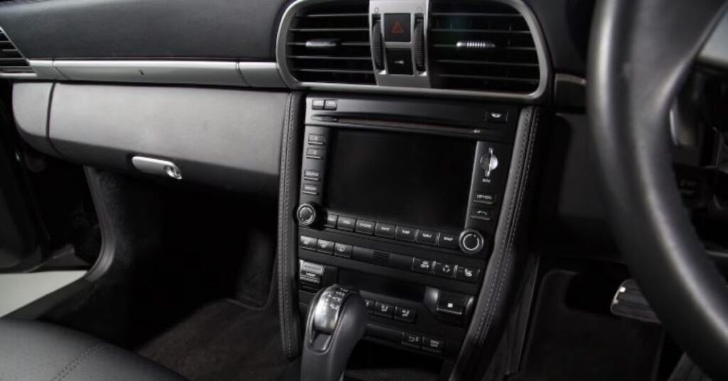 Working strategies in mold design for automotive parts